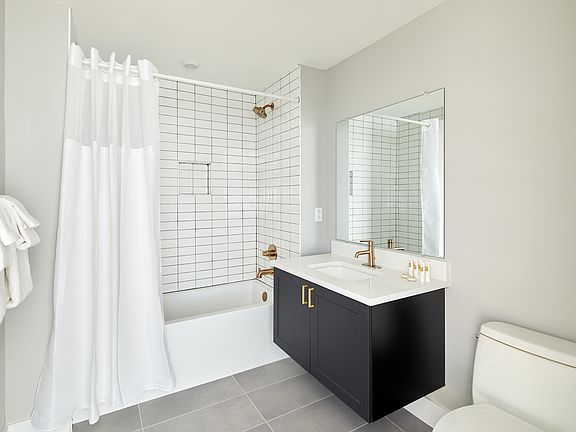 4th image of 1502 Frankford Ave #104