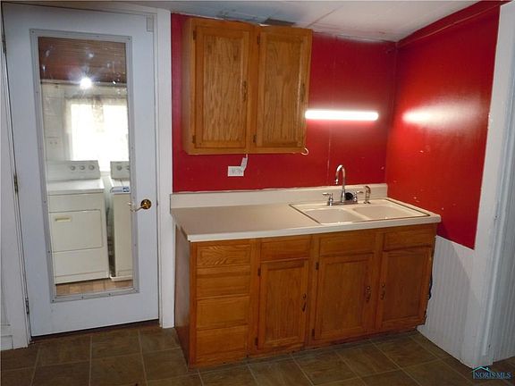 3rd image of 211 Ada Ave