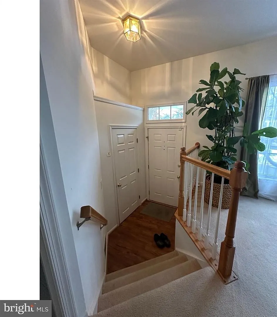 Welcome to this beautifully maintained Reston townhome offering comfort, style, and an unbeatable... — Photo 2