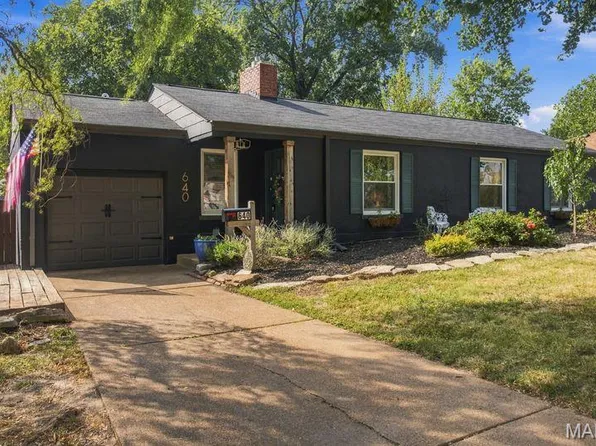 640 Warrenton Dr, Saint Louis, MO 63122