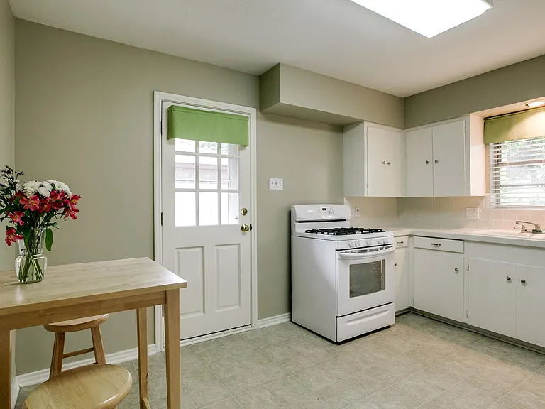 8704 Lockhaven Dr — Photo 9