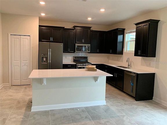 3rd image of 1323 Oakcrest Ct
