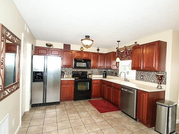 2nd image of 2823 Bluewood Way
