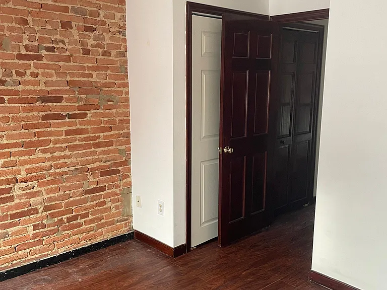 409 S Chapel St — Photo 16