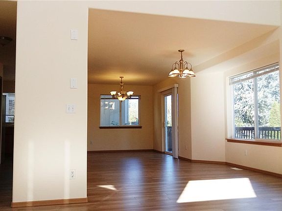 5th image of 13319 108th Ave E