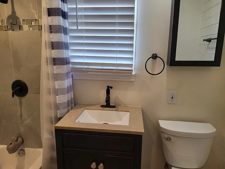 1040 N 27th Pl — Photo 40
