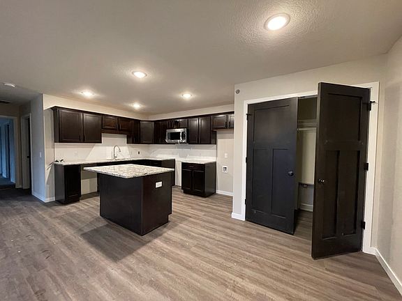 5th image of 3250 Gateway Dr #3277-2