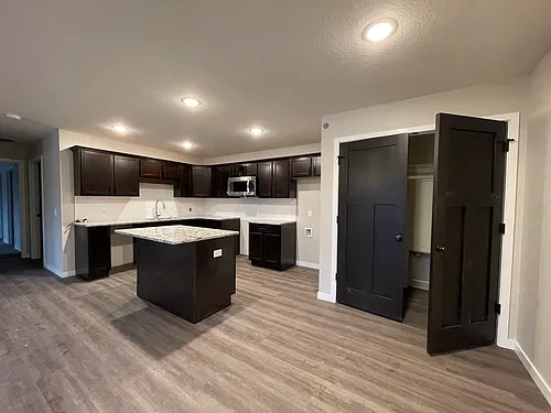 3065 Gateway Dr Photo 1