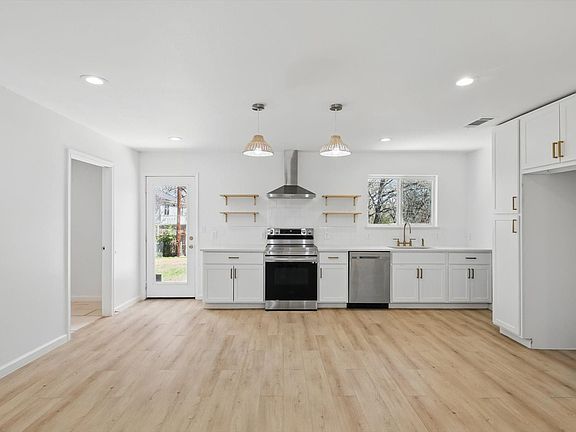 2nd image of 4220 Pocahontas Dr