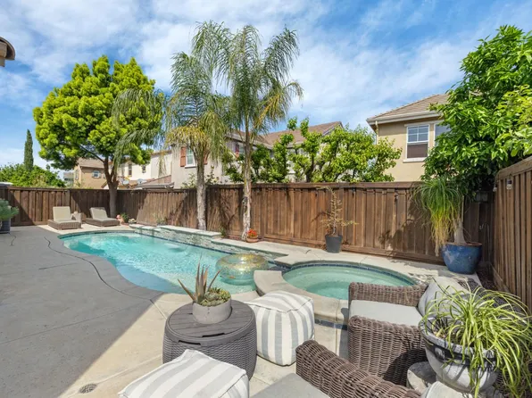 527 W Questa Trl, Mountain House, CA 95391