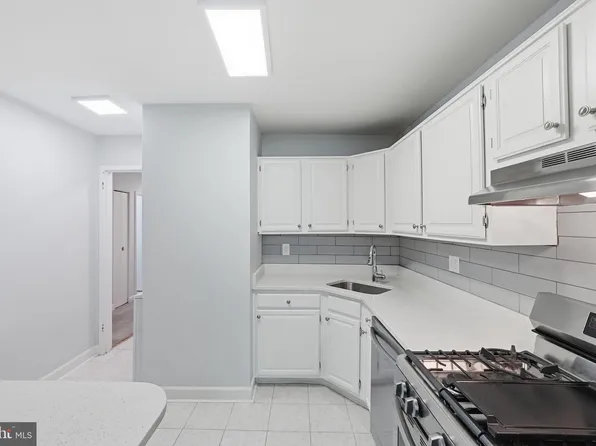 1558 Northgate Sq APT 32B, Reston, VA 20190