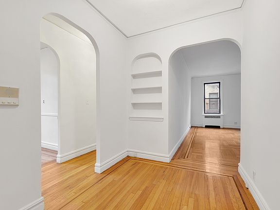 3rd image of 92 E 208th St APT 4C