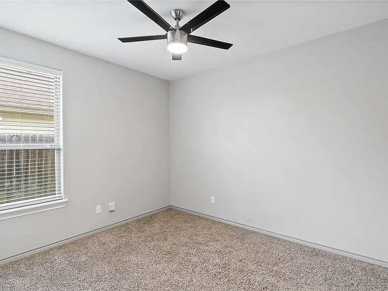 3406 Angelina St — Photo 11