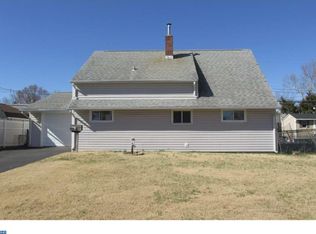 53 Narcissus Ln, Levittown, PA 19054