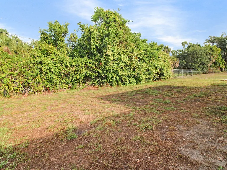253 Alsace Ave — Photo 17