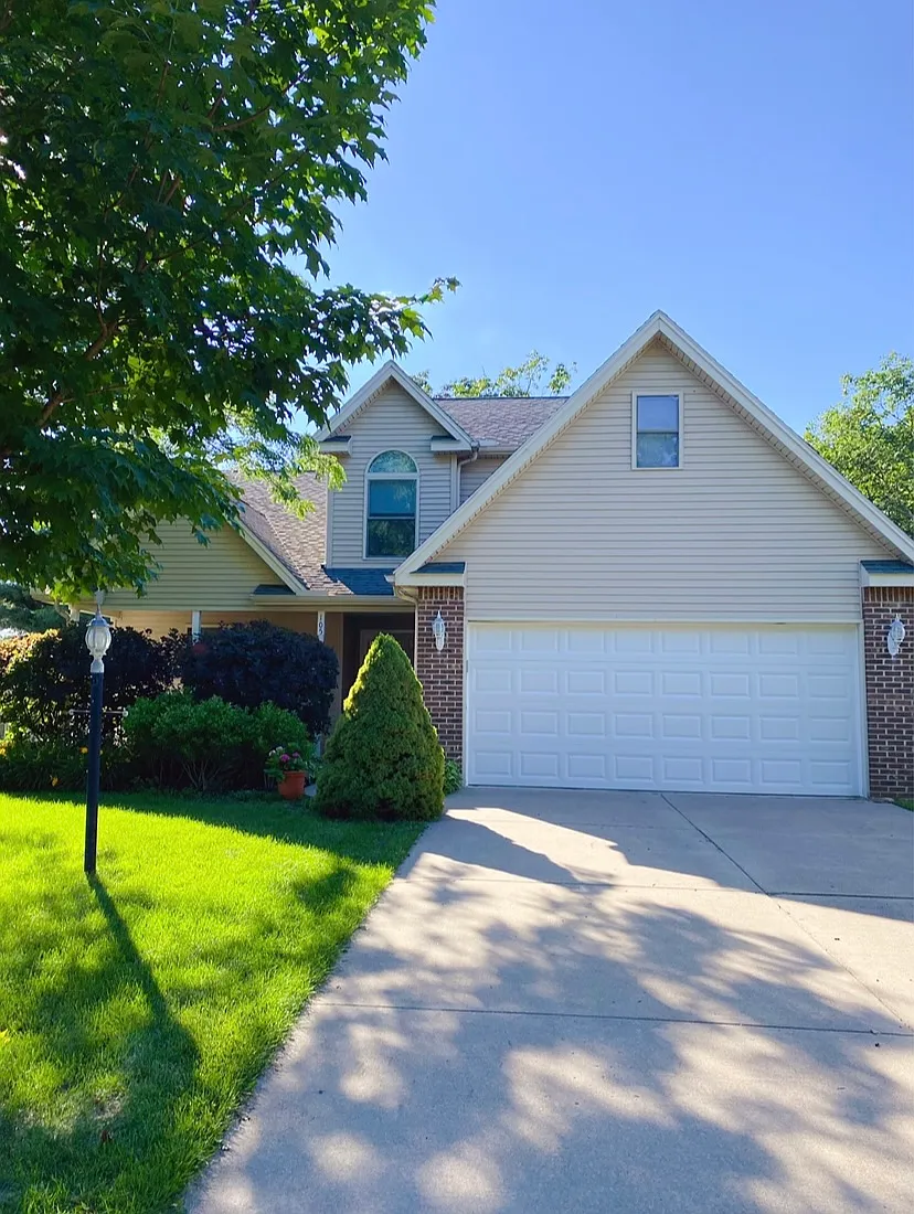 105 Clemson Ct — Photo 1