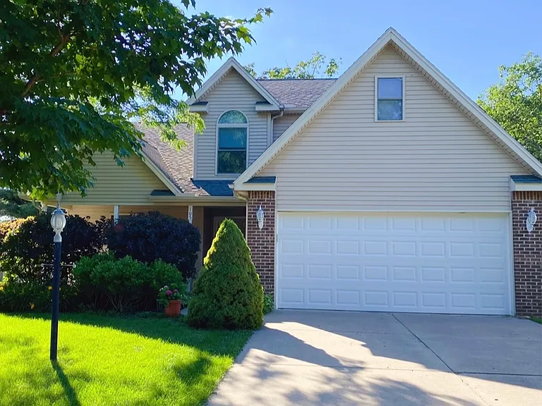 105 Clemson Ct — Photo 1