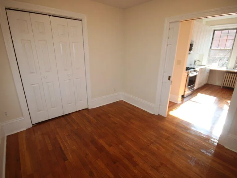 1000 Hudson St #404 — Photo 10