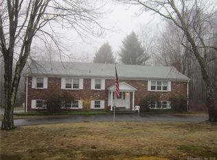 19 Sturbridge Ln, Woodbridge, CT 06525