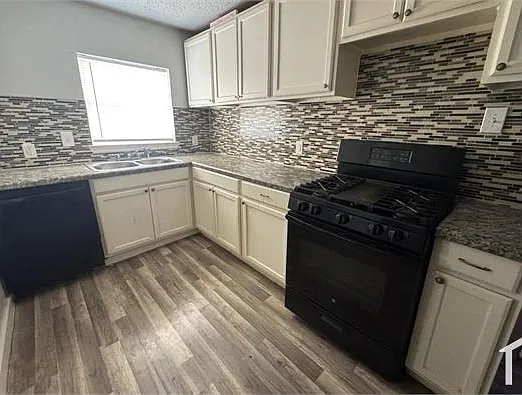 7018 1/2 Avenue F #3 — Photo 2