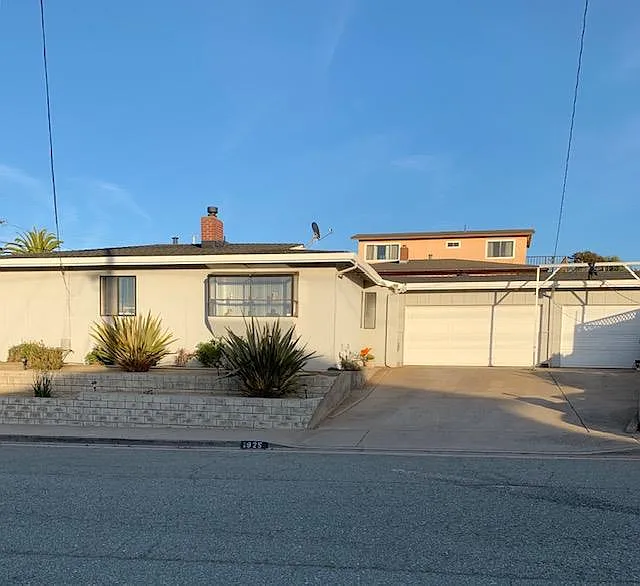 1925 Paralta Ave photo 1