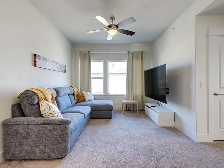 4711 Vaughan St — Photo 26