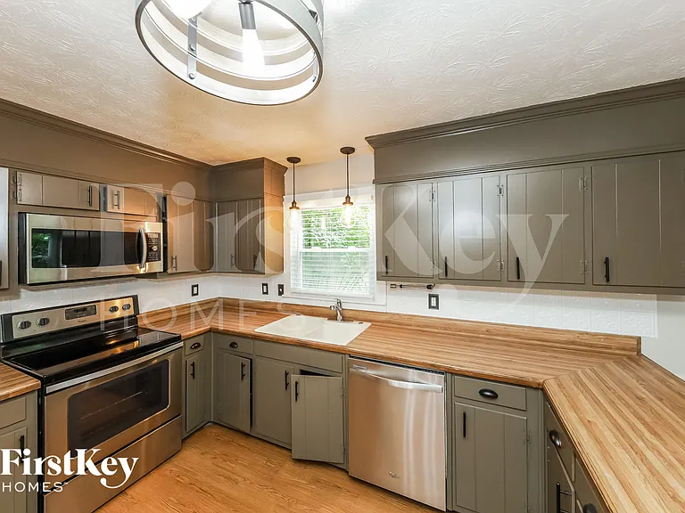 2902 Moorings Pkwy — Photo 6