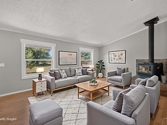 5th image of 3 Garden Ln