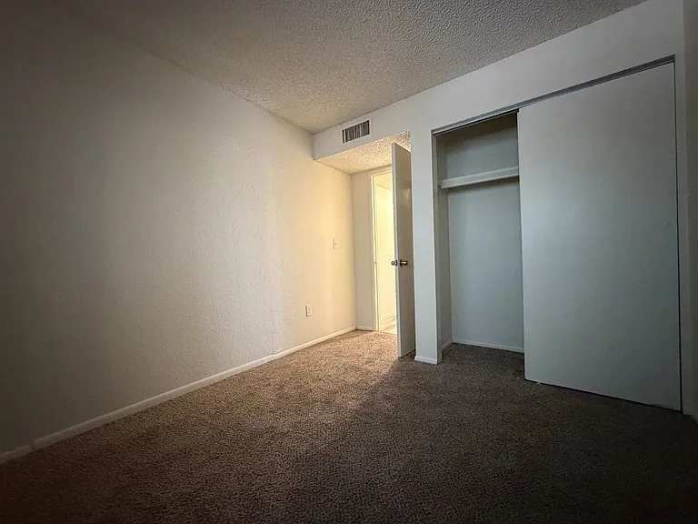 3351 W Harmont Dr — Photo 12
