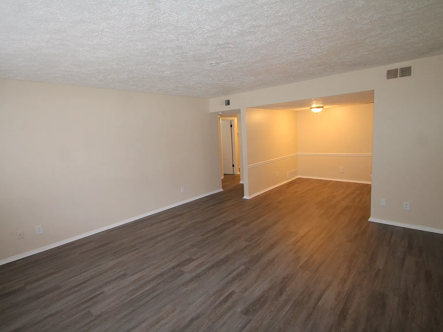 3 bed, 1350 sqft, $1,445 — Photo 2