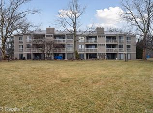 1625 Cliffs Lndg APT 102, Ypsilanti, MI 48198