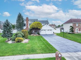 21 Sutton Dr, Manalapan, NJ