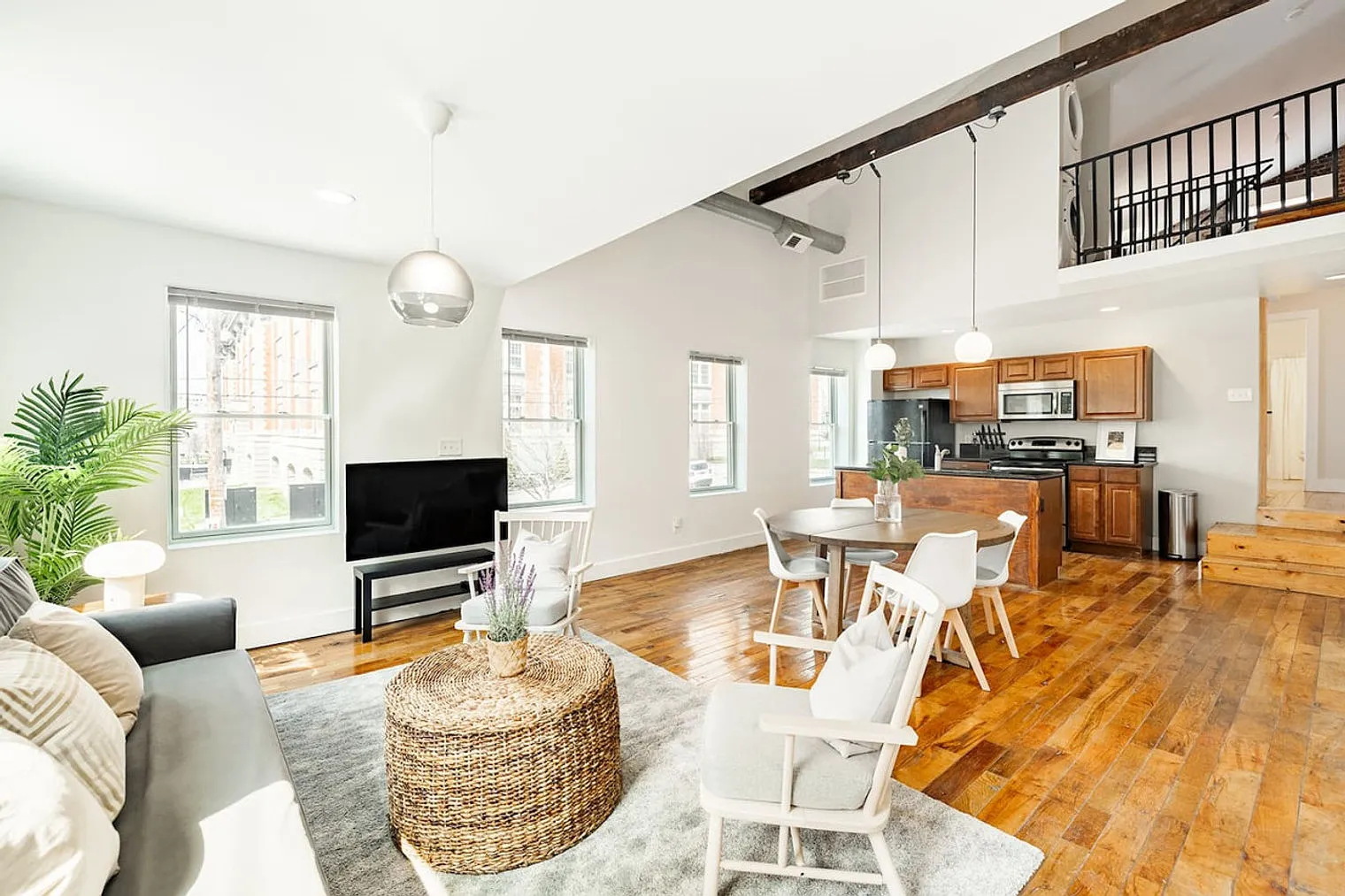 2 bed, 1.0 bath, 1184 sqft, $2,620 — Photo 2