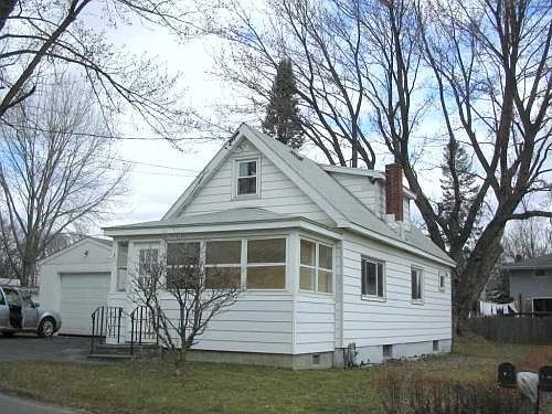 2nd image of 61 Monroe St