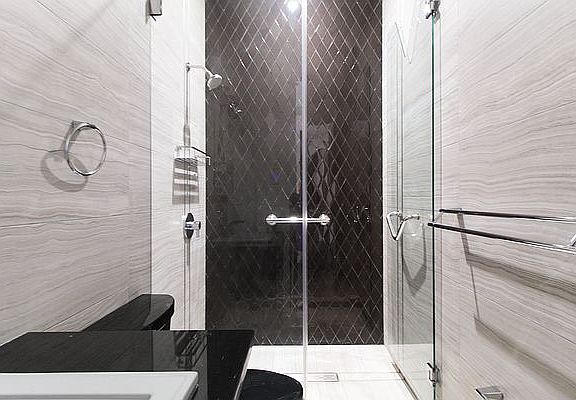 5th image of 122 E 37th St #1R