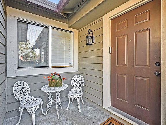 2nd image of 14 Deer Run Cir