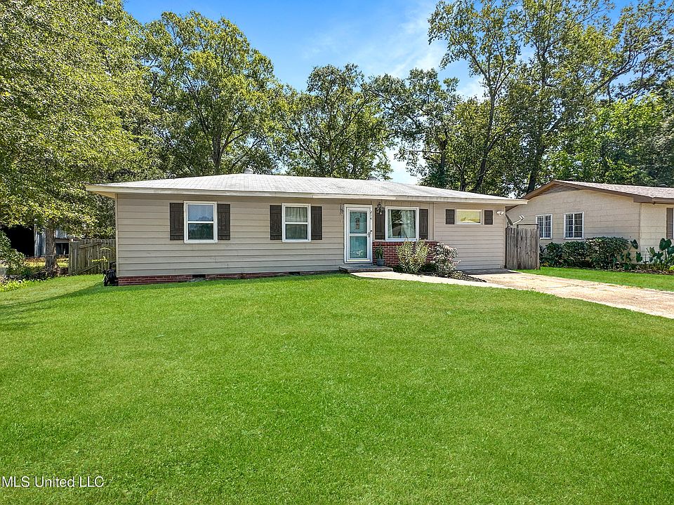 1st image of 214 Oak Park Dr