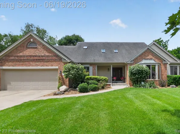 17517 Ellen Dr, Livonia, MI 48152