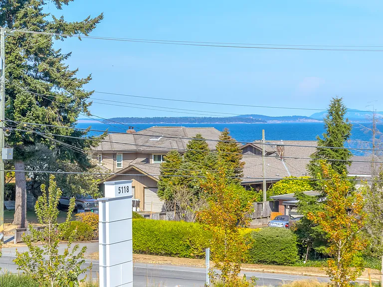 Cordova Bay Rd — Photo 62