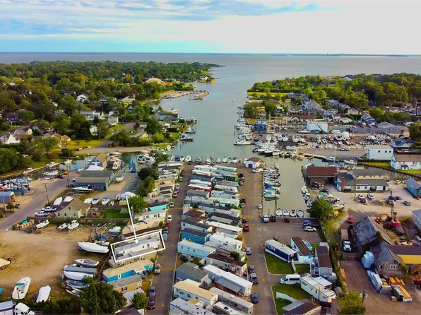 150 Main St #14, Islip, NY 11751