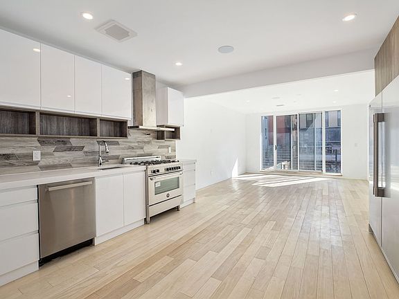 2nd image of 102 W 131st St