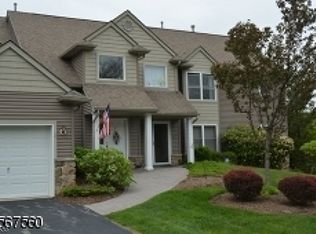4 Clubhouse Rd, Hamburg, NJ 07419