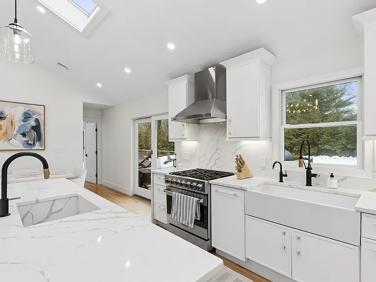 38 Sandra Rd — Photo 8