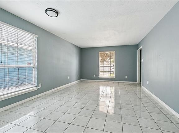 3rd image of 3729 Lilac Ln