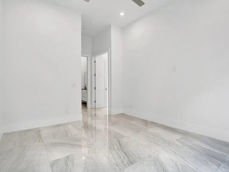 2517 Oceanview Ave E — Photo 9