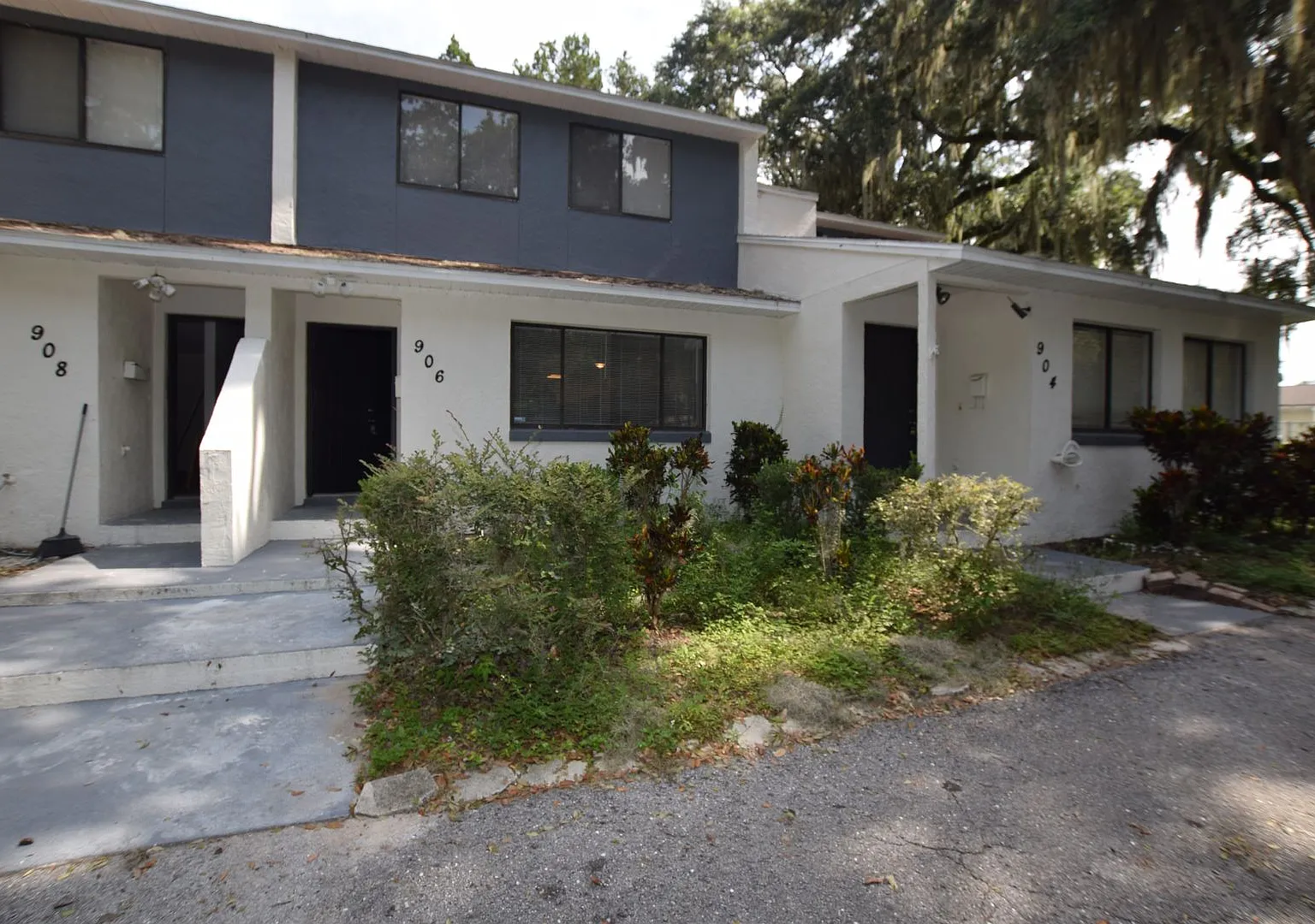 3 Bedroom, 2 Bath Townhouse For Rent at 908 Sumter Street Leesburg, Fl. 34748 — Photo 1