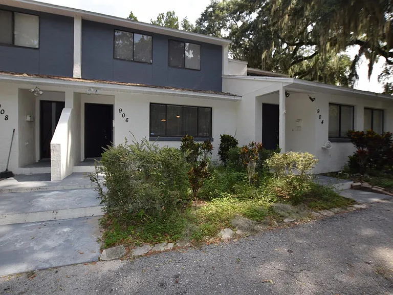908 Sumter St — Photo 1