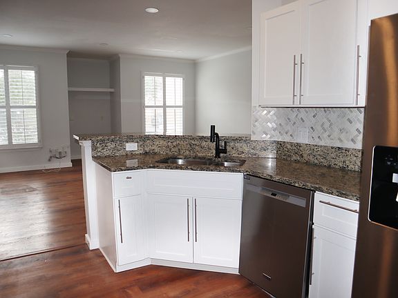 2nd image of 10441 Villa View Cir