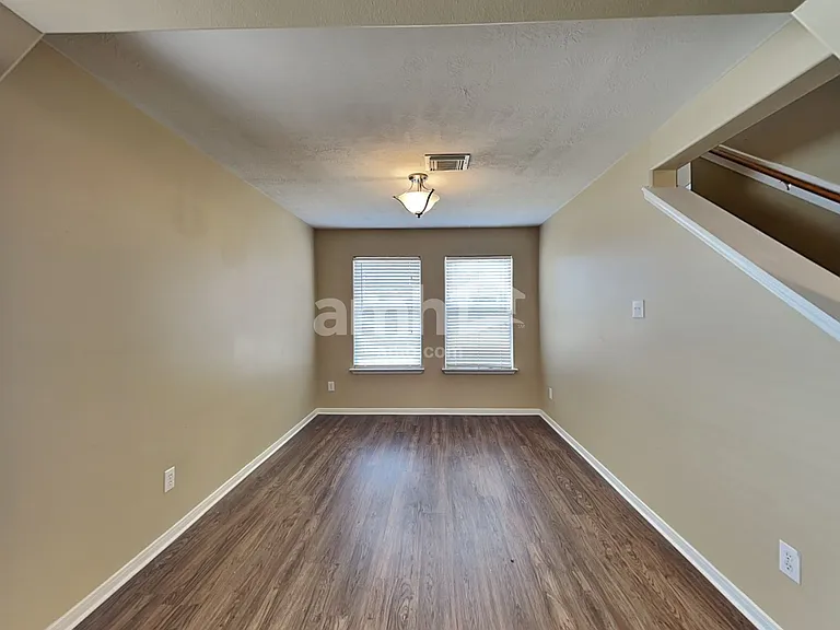 8002 Ginger Park Dr — Photo 12
