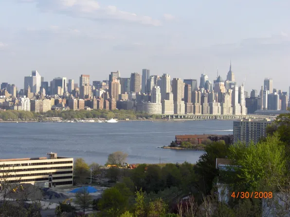 2 Manhattan Pl #C0100-100, Cliffside Park, NJ 07010